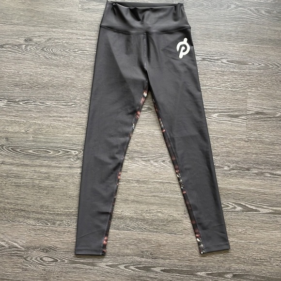 SzL Peloton Show Up Digital Floral Biking Leggings in Black. NWT - Picture 5 of 9